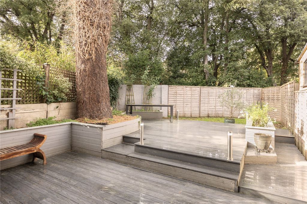 Property photo 3 of 10 Garden