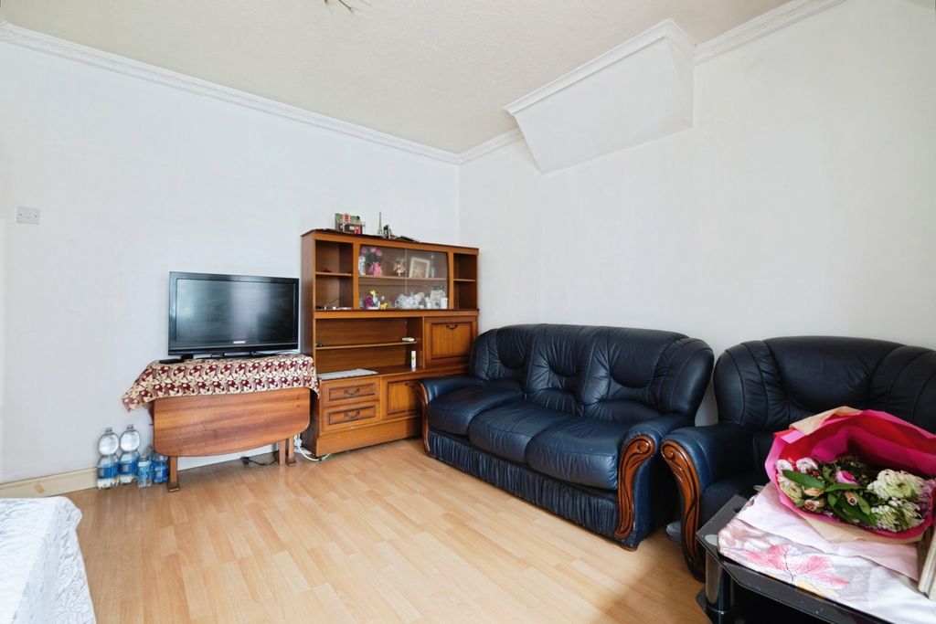 Property photo 2 of 16 Pbox-Img.Jpg