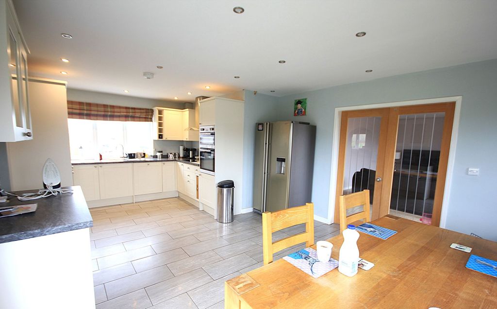 Property photo 2 of 33