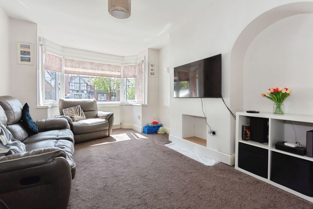 Property photo 2 of 20 Pbox-Img.Jpg
