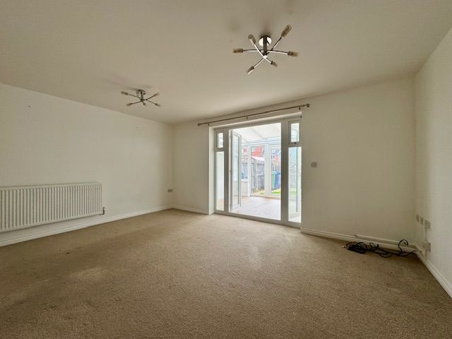 Property photo 2 of 11 Living Room