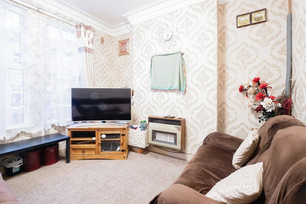 Property photo 2 of 17