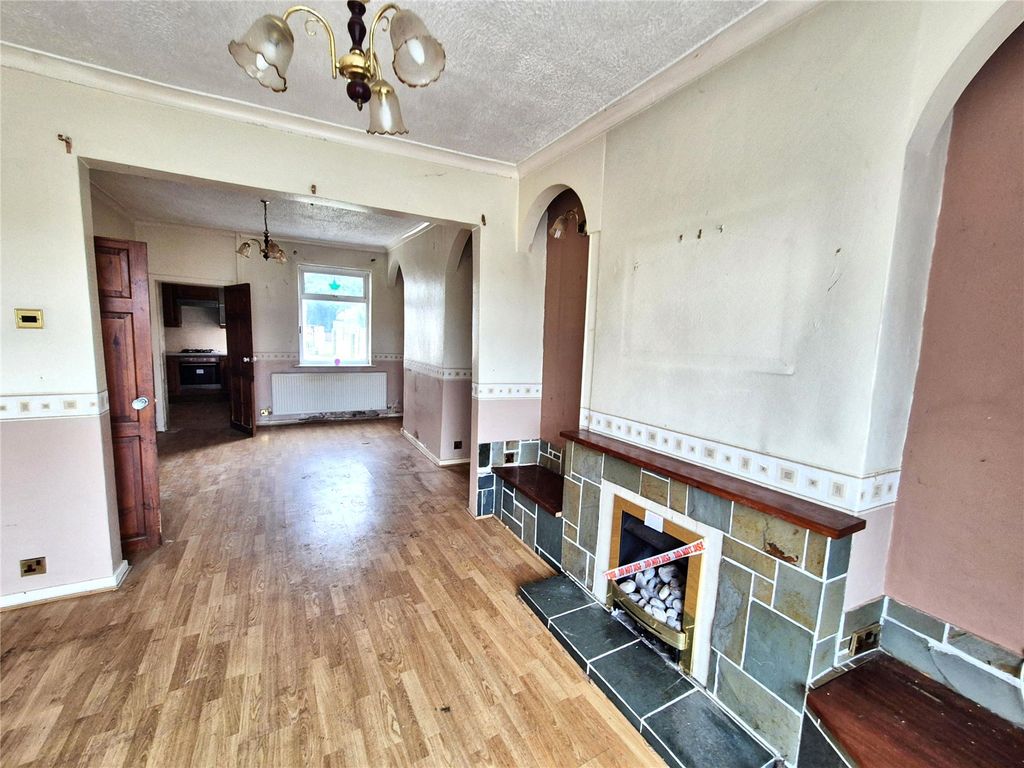 Property photo 2 of 12 Living/ Dining Room