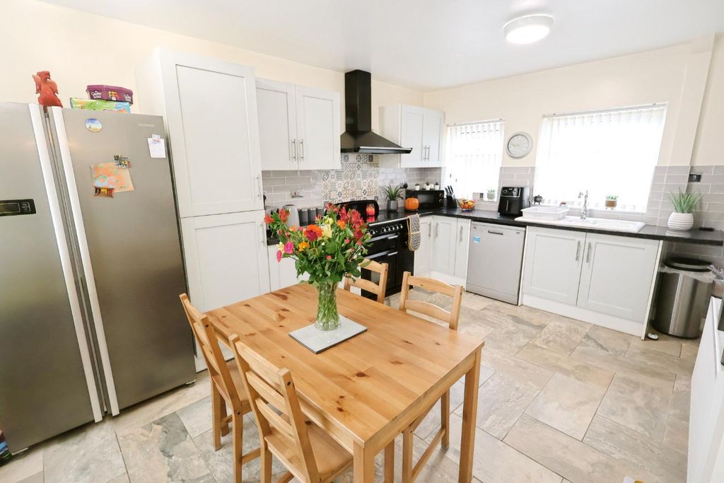 Property photo 2 of 12 Kitchen/Dining Room
