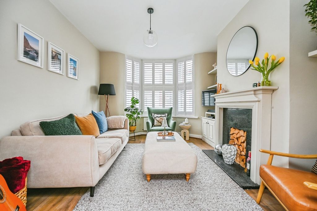 Property photo 3 of 17 Pbox-Img.Jpg