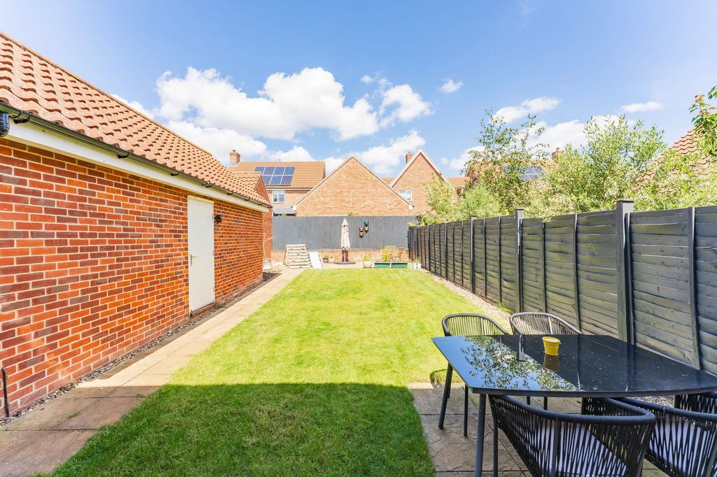 Property photo 2 of 25