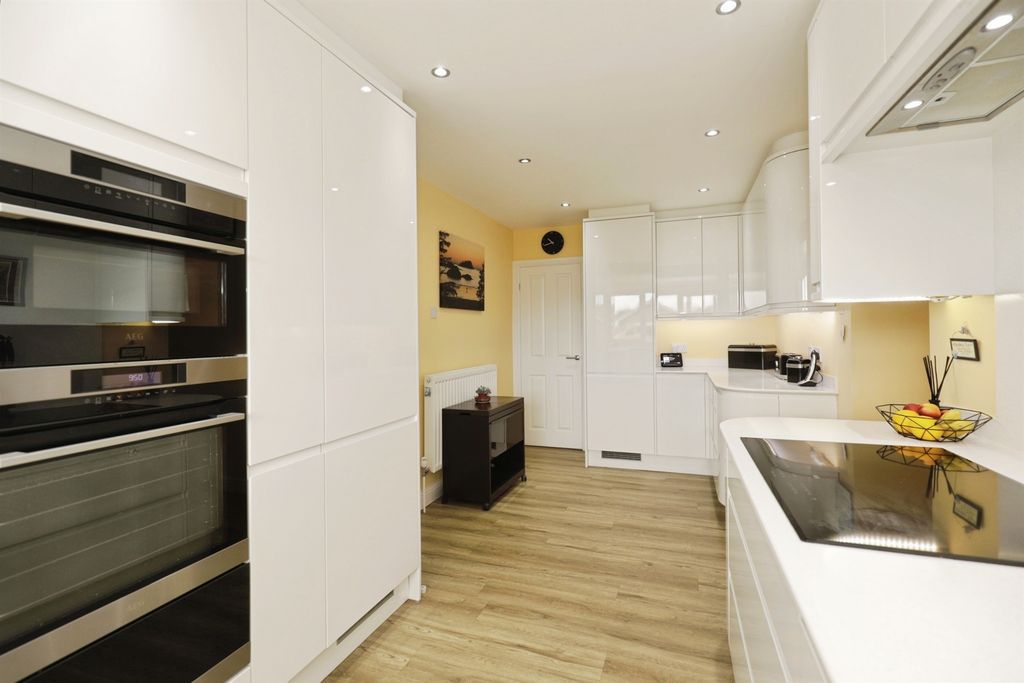 Property photo 3 of 25