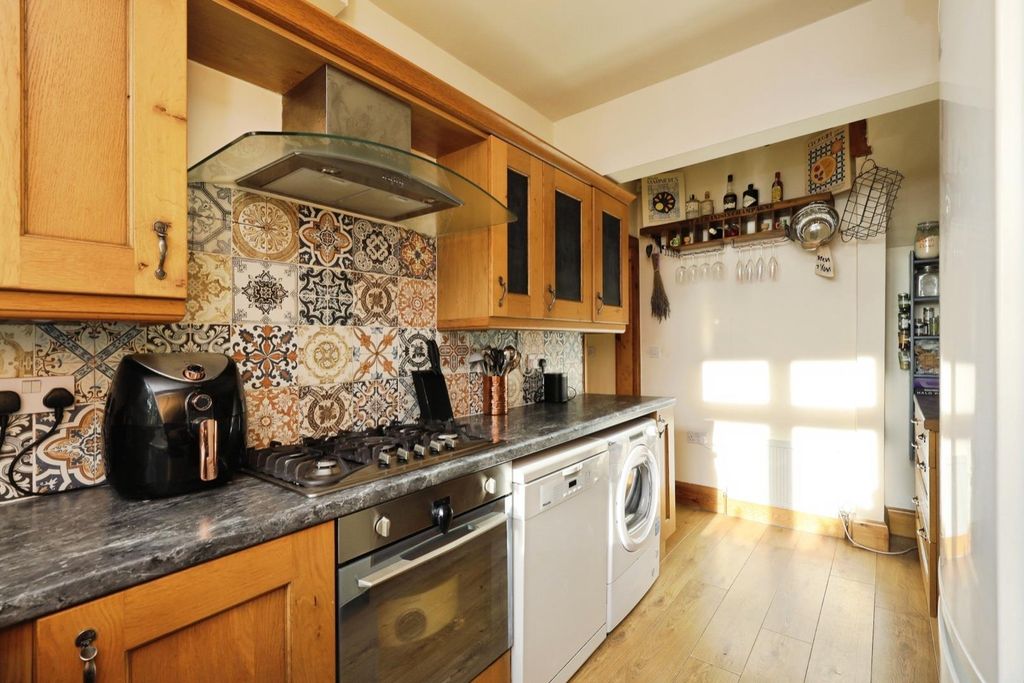 Property photo 3 of 23 Kitchen