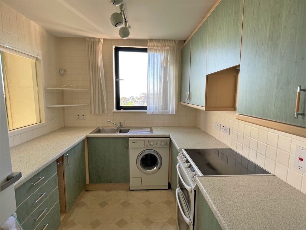 Property photo 3 of 18 Kitchen