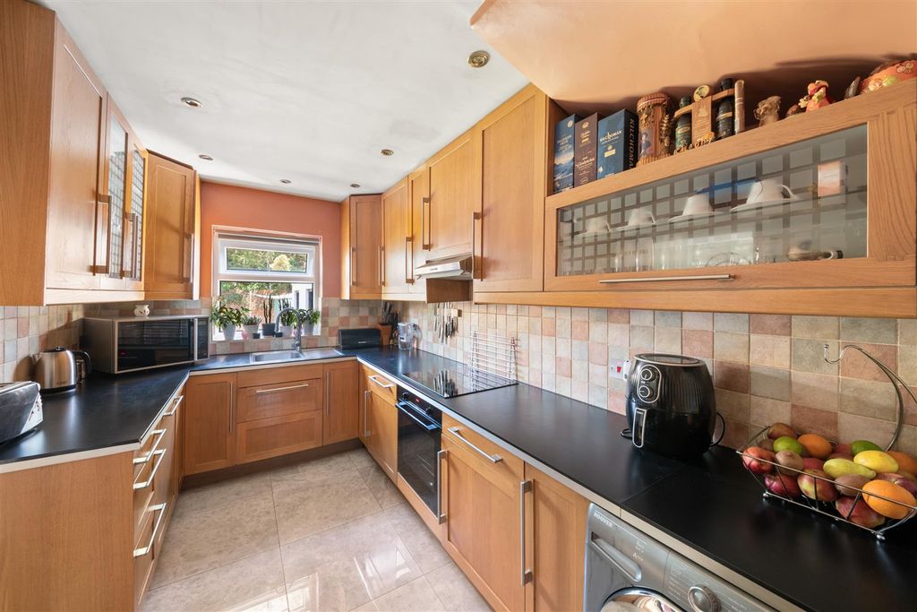 Property photo 3 of 19 6