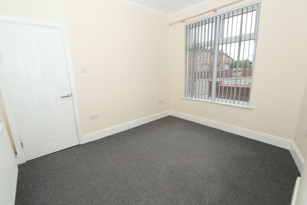 Property photo 3 of 16 Front Lounge