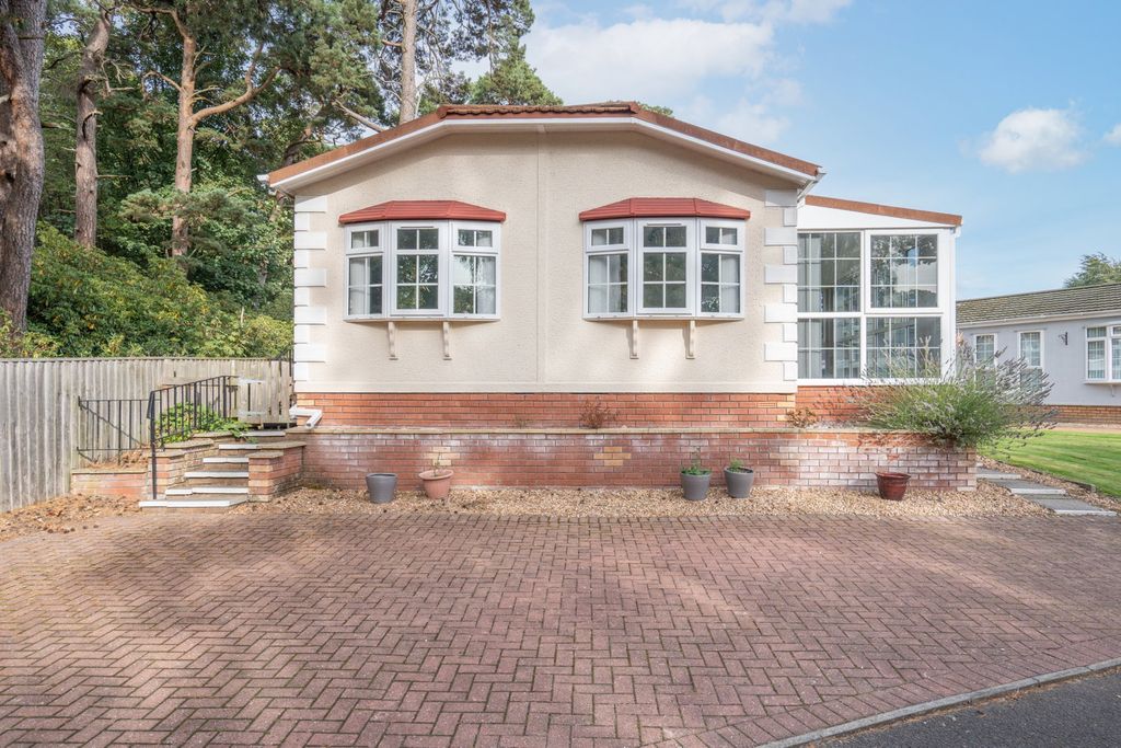 Property photo 1 of 28