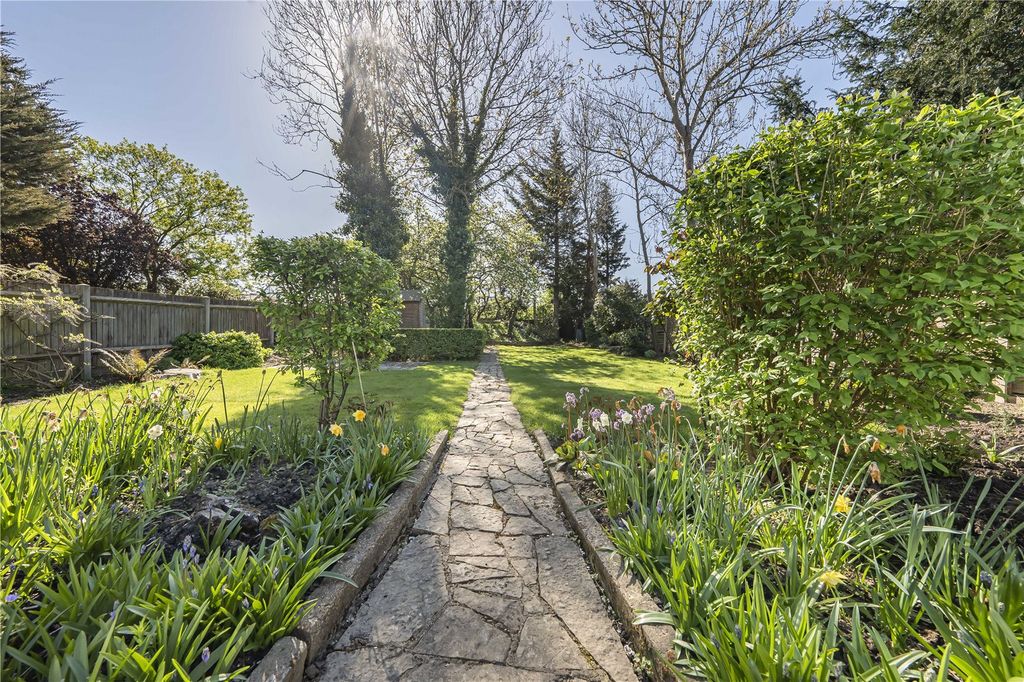 Property photo 2 of 19 Garden