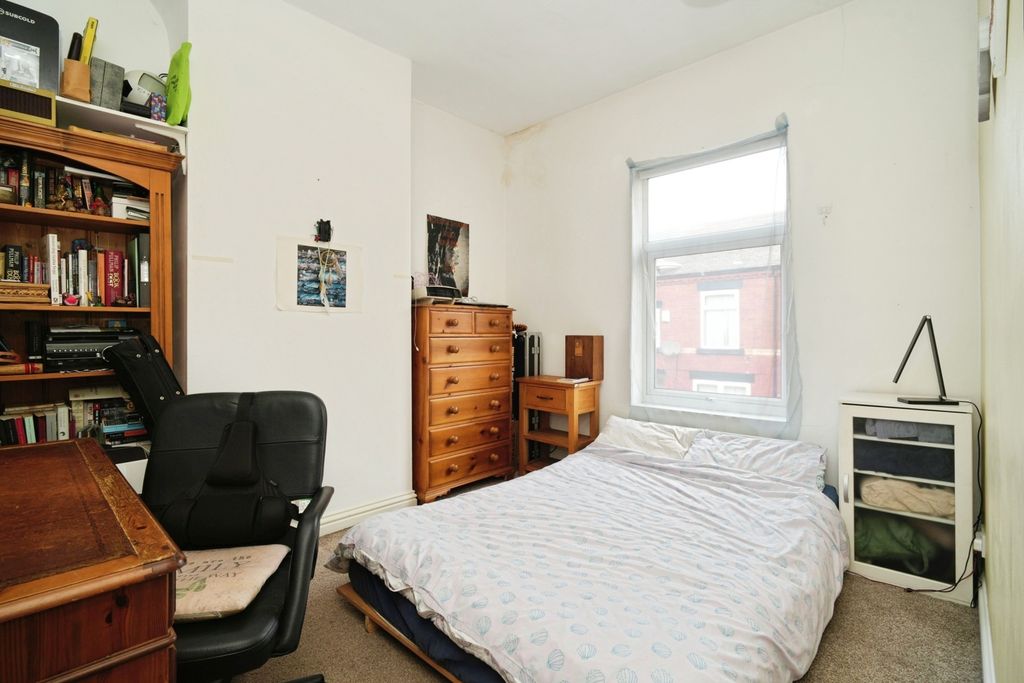 Property photo 3 of 15 Bed 1