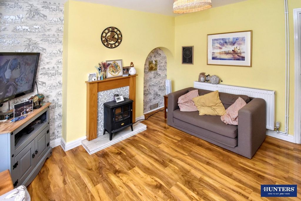 Property photo 3 of 13 Lounge