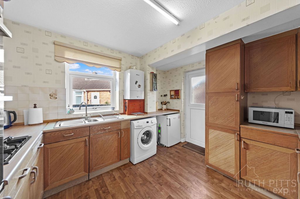 Property photo 2 of 25