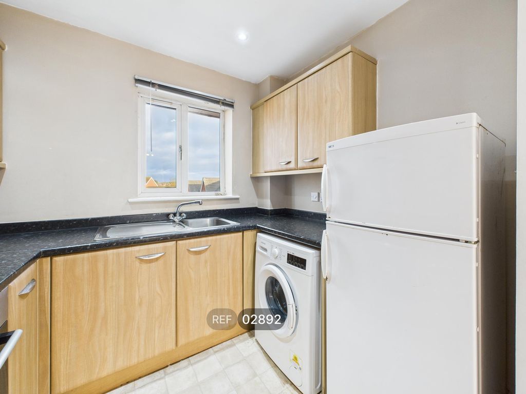 Property photo 3 of 19 Kitchen / Living Area