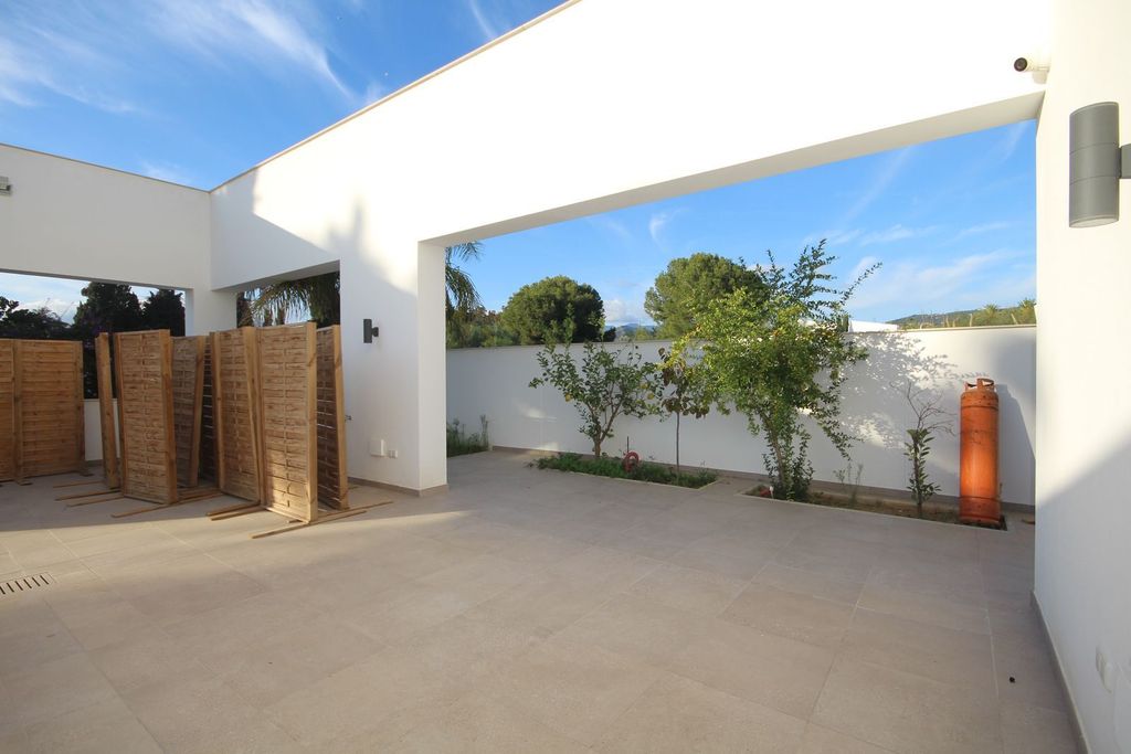 Property photo 3 of 10