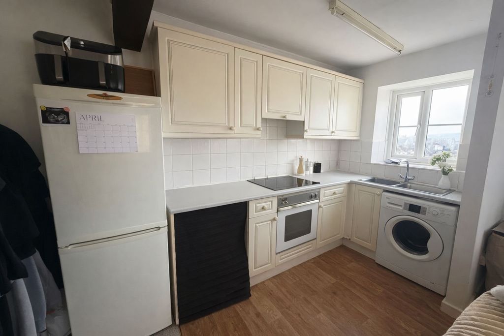 Property photo 2 of 9 Picture No. 39