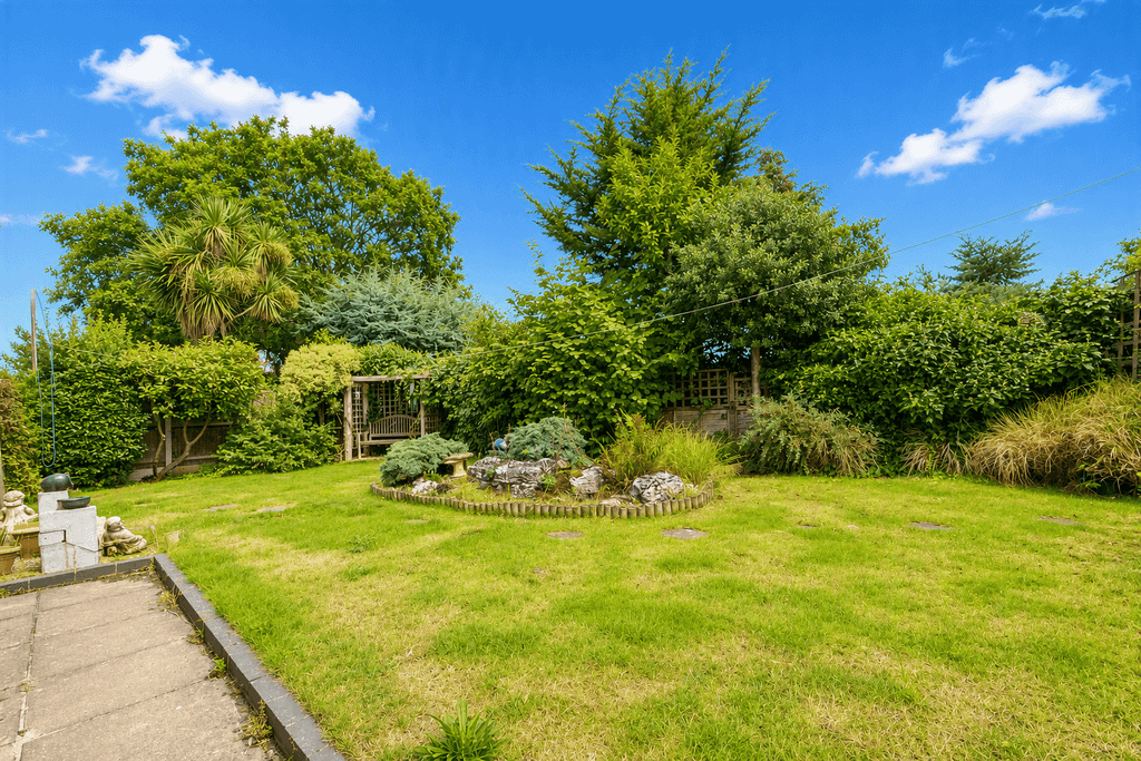 Property photo 3 of 17 C Garden