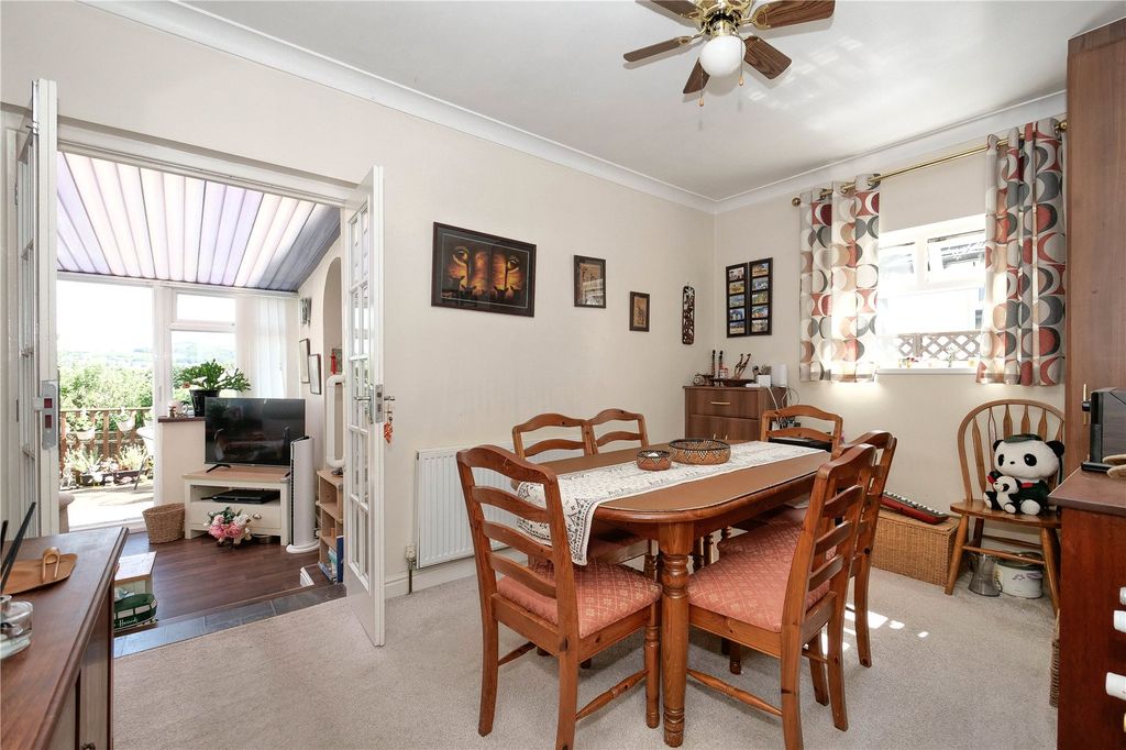 Property photo 3 of 19 Picture No. 02