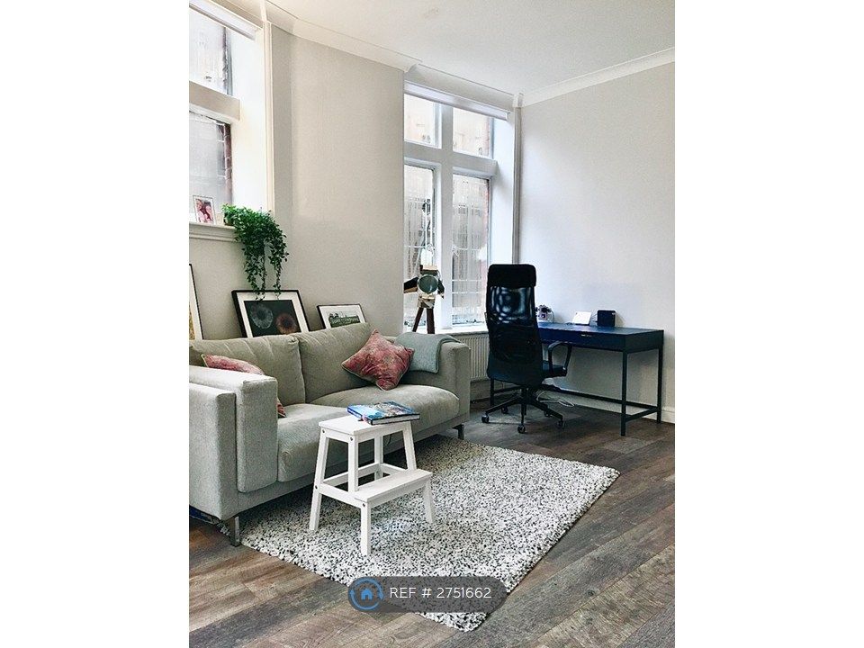 Property photo 2 of 11 Living Room