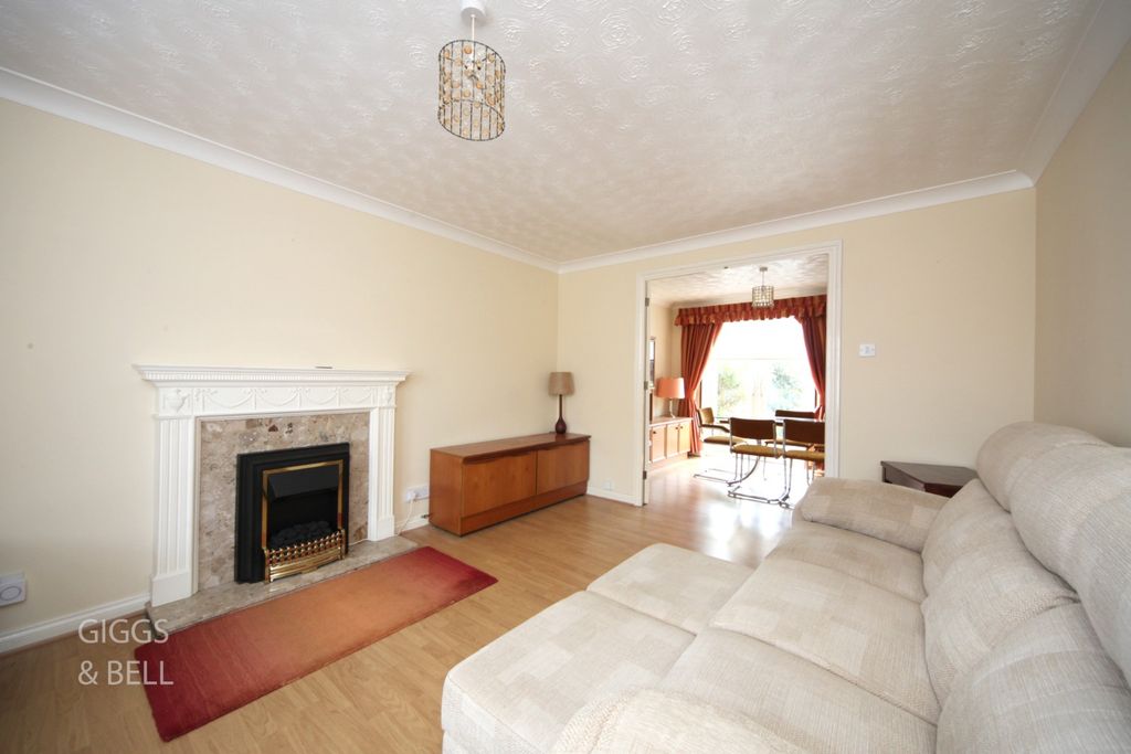 Property photo 3 of 21 4960272