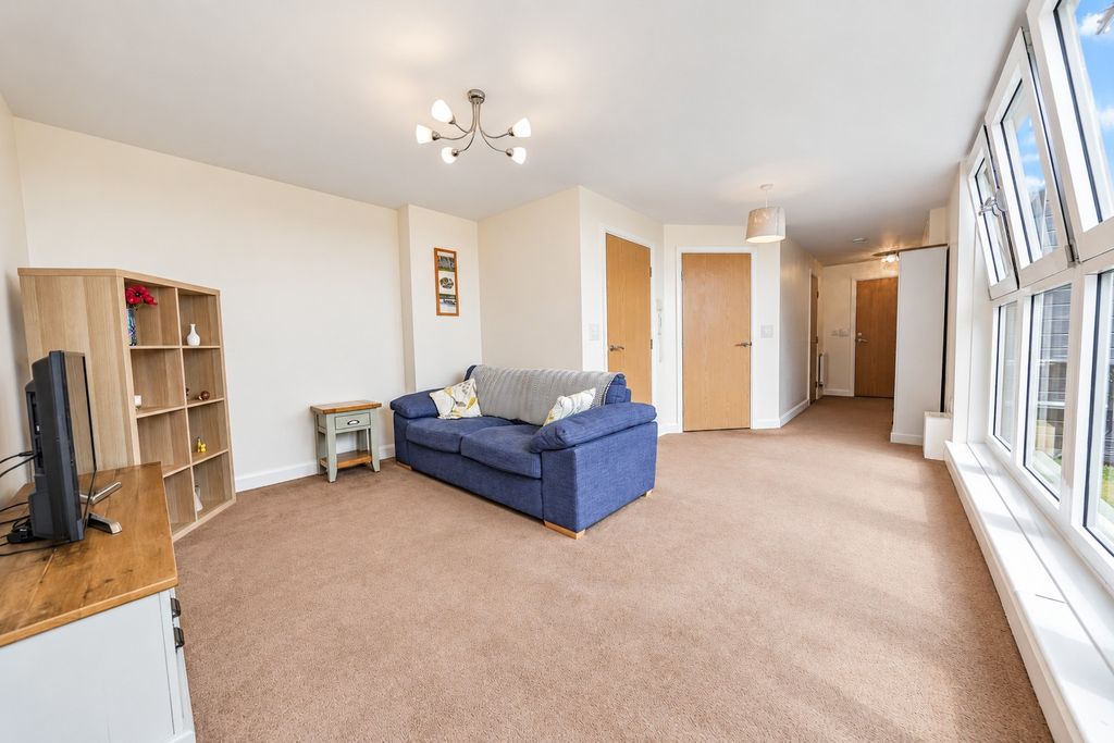 Property photo 3 of 15 Lounge x 1