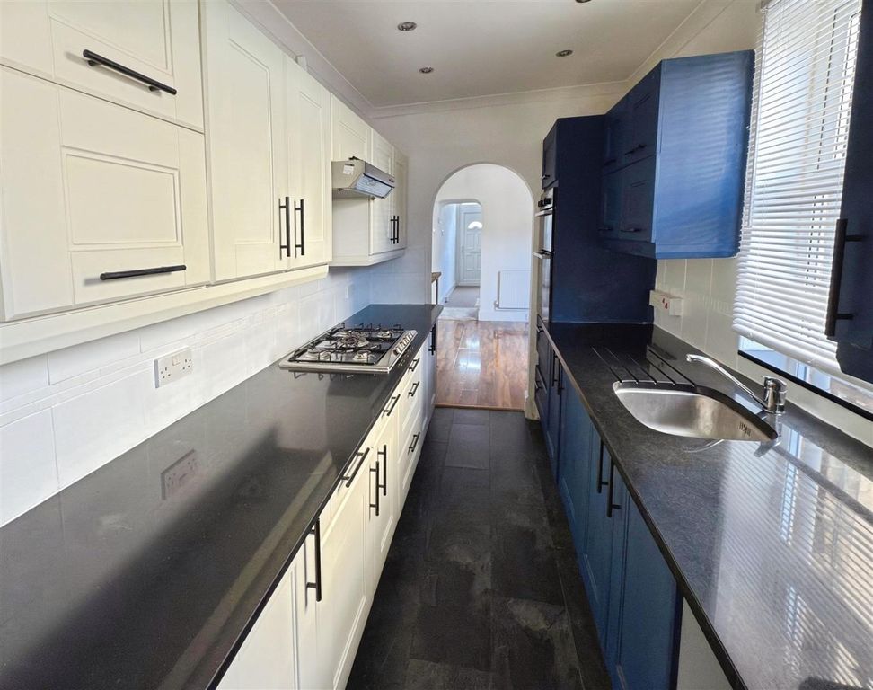 Property photo 3 of 13 Cambridge Road  (4).Jpg