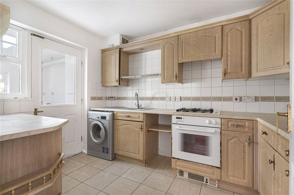 Property photo 3 of 25 Kitchen