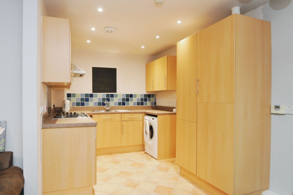 Property photo 2 of 17 Kitchen