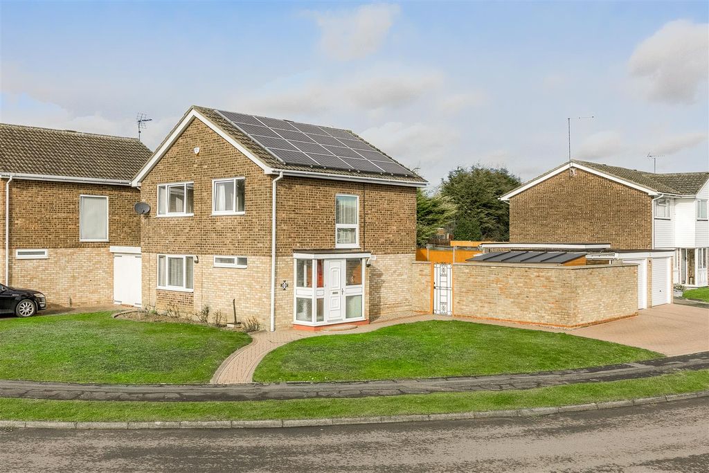 Property photo 1 of 15 Front Garden