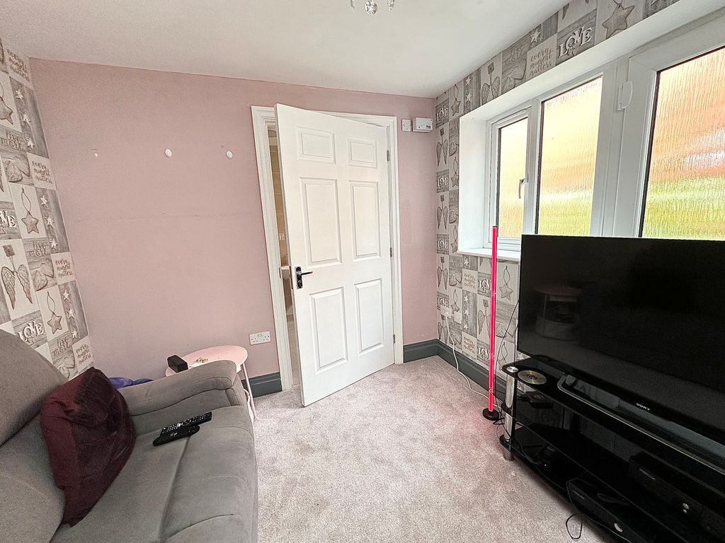 Property photo 3 of 6