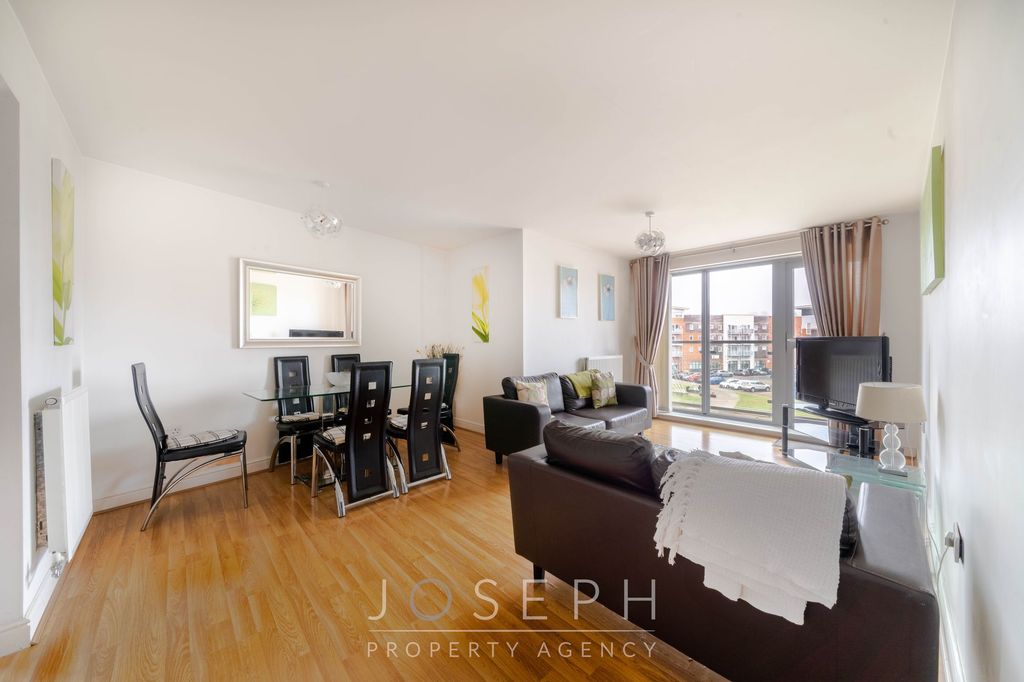 Property photo 2 of 10