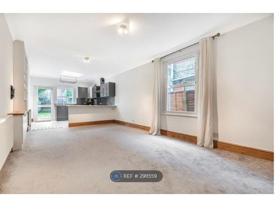 Property photo 2 of 13 Living/Dining Room