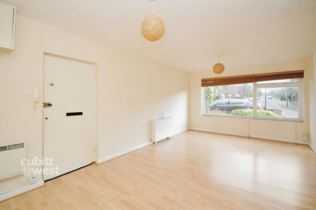 Property photo 2 of 10 61Fae0Fa-Living 2...