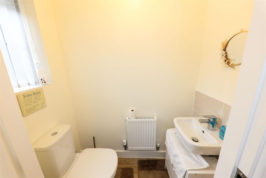 Property photo 2 of 20 Ground Floor WC