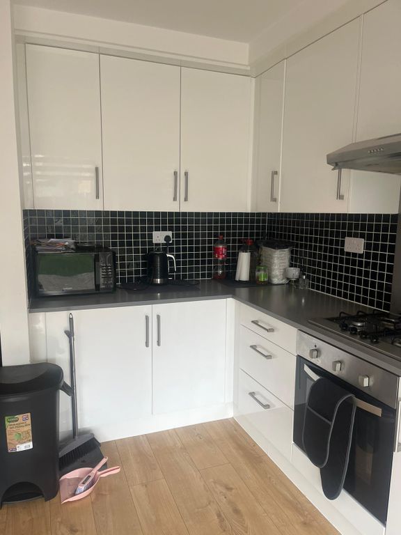 Property photo 1 of 6 Ensuite -Double Bedroom To Let Close To Barking Side Station- 850 Pcm