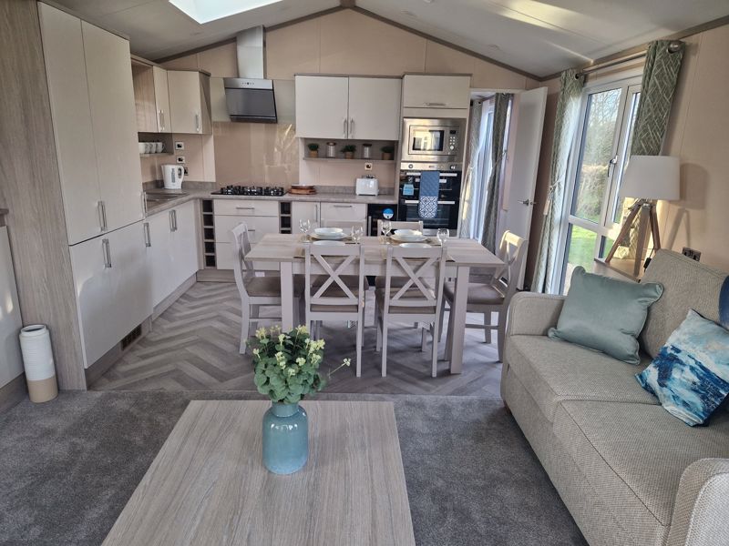 Property photo 1 of 11 Regal Artisan