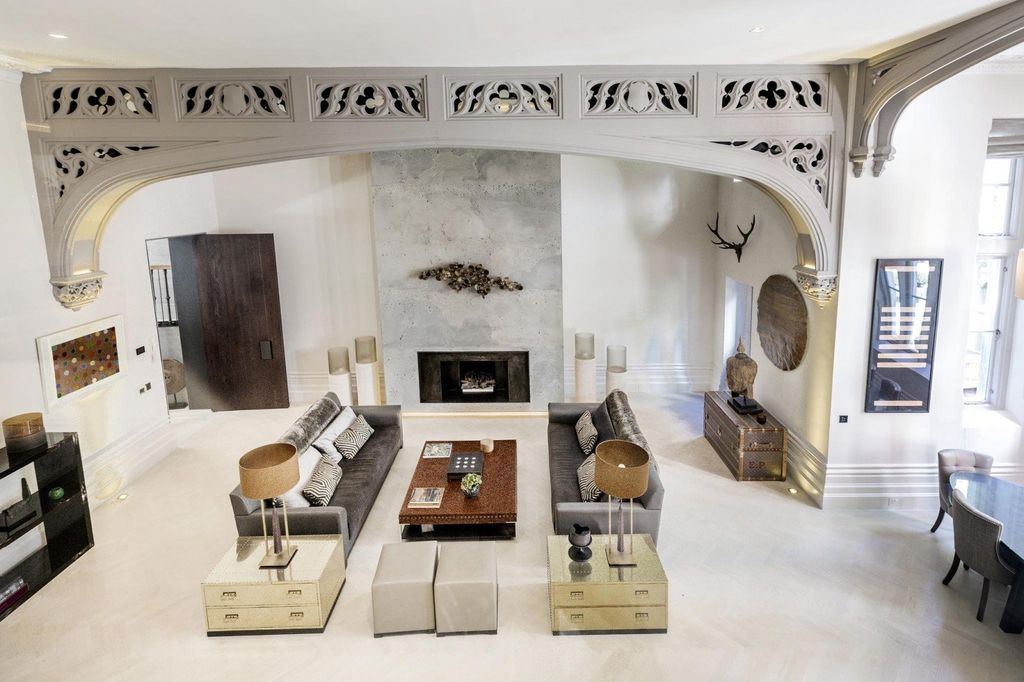 Property photo 1 of 19 Reception