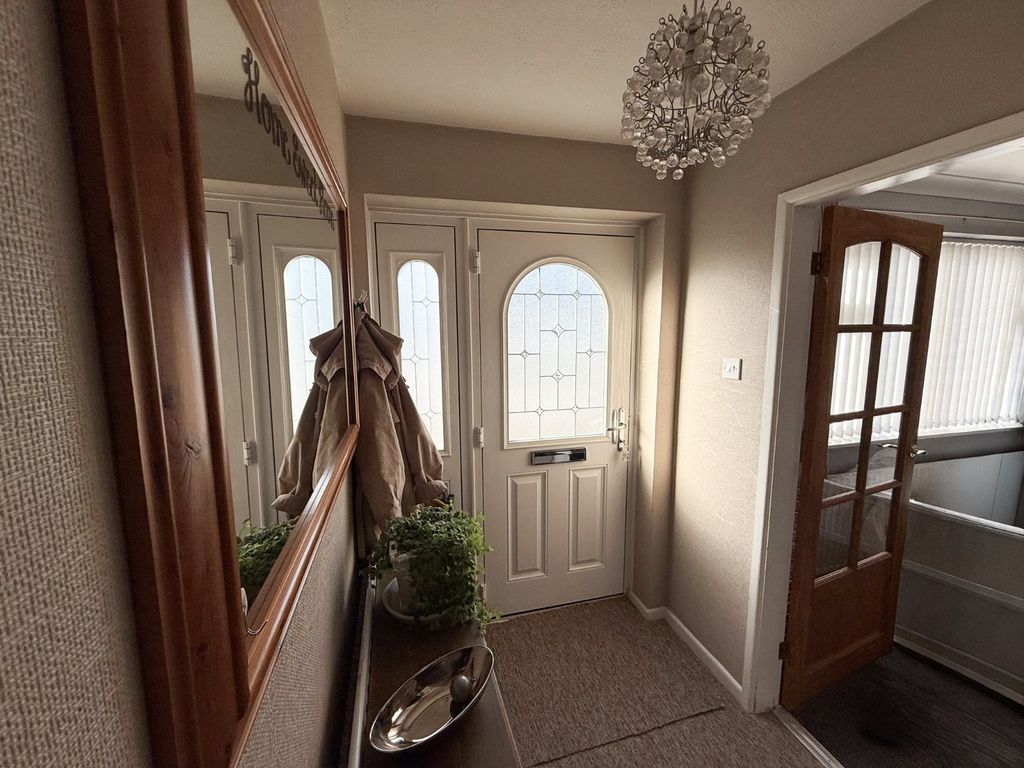 Property photo 2 of 17 Entrance Hall