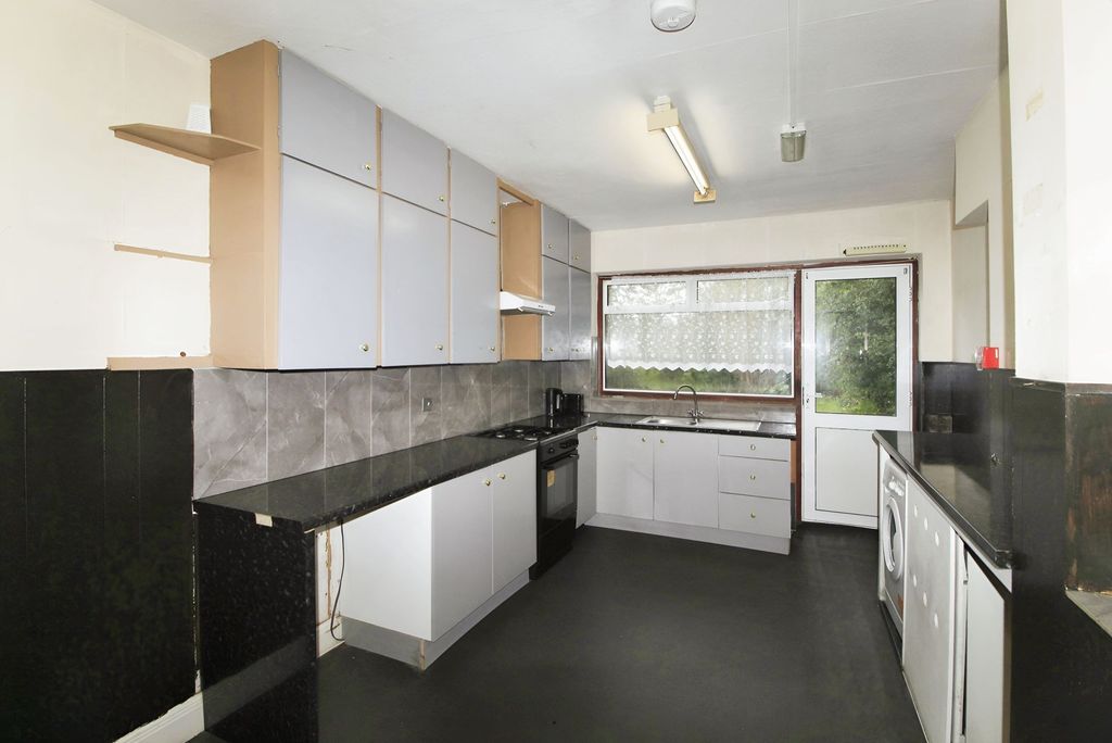 Property photo 2 of 24