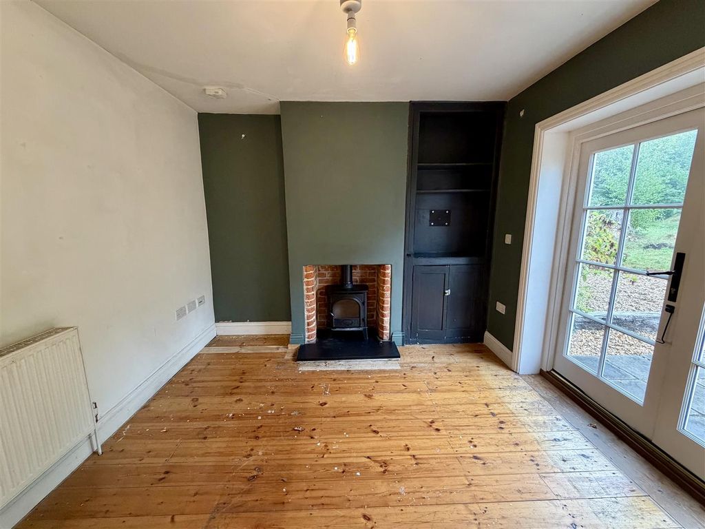 Property photo 3 of 11 Sitting Room