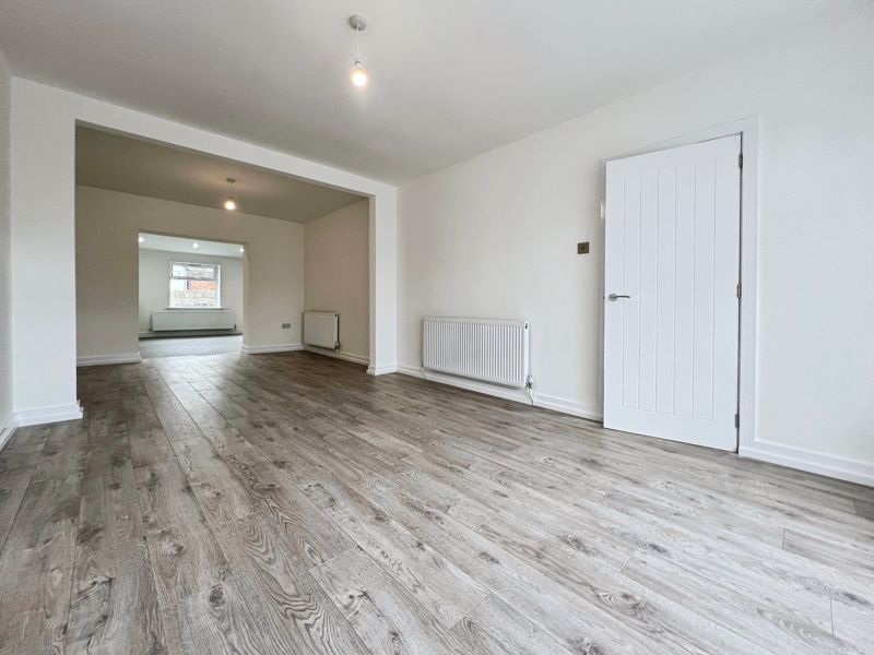 Property photo 3 of 24 Lounge