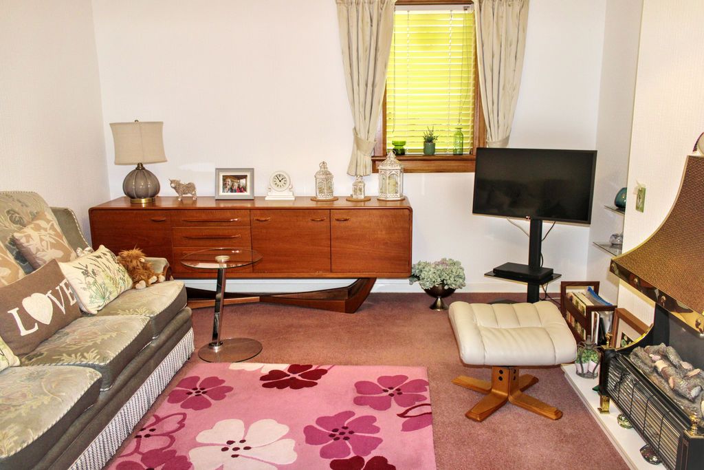 Property photo 3 of 12 Photo 5