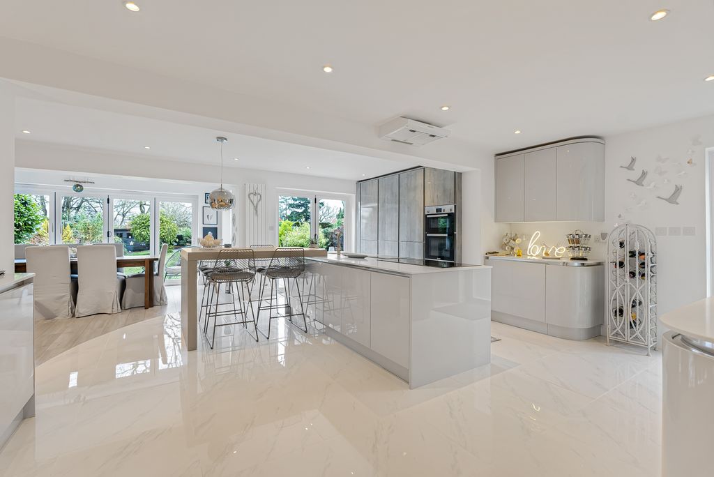 Property photo 3 of 36 Kitchen/Diner