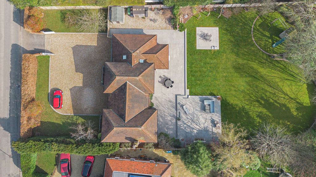 Property photo 2 of 20