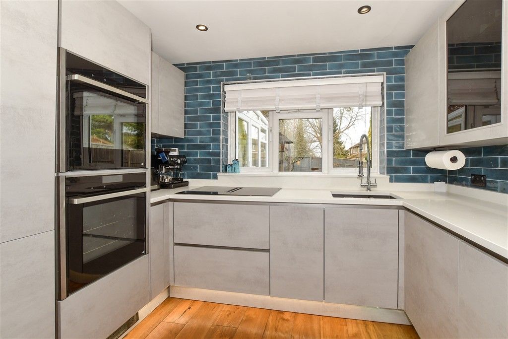 Property photo 3 of 15 Kitchen