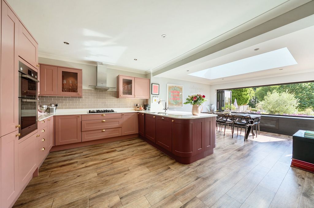 Property photo 2 of 22 1319669-8-686d5B1...