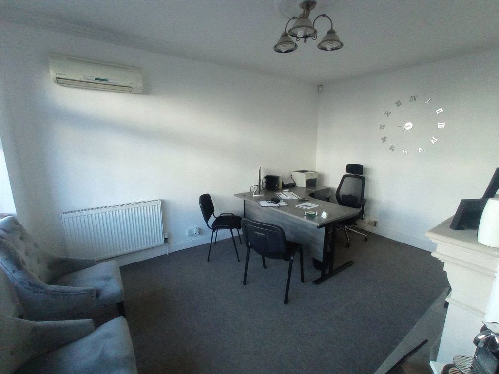 Property photo 3 of 33 Picture No. 31